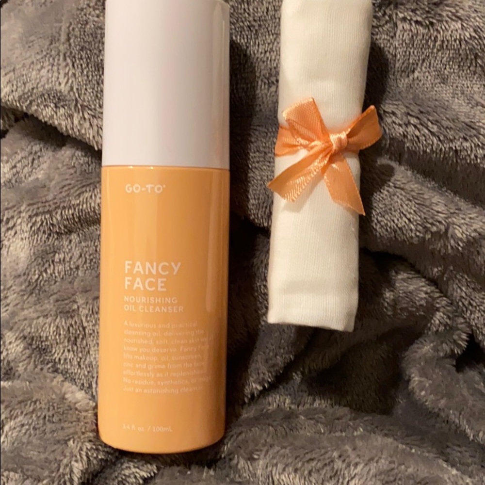 Go-to Fancy Face Nourishing Oil Cleanser